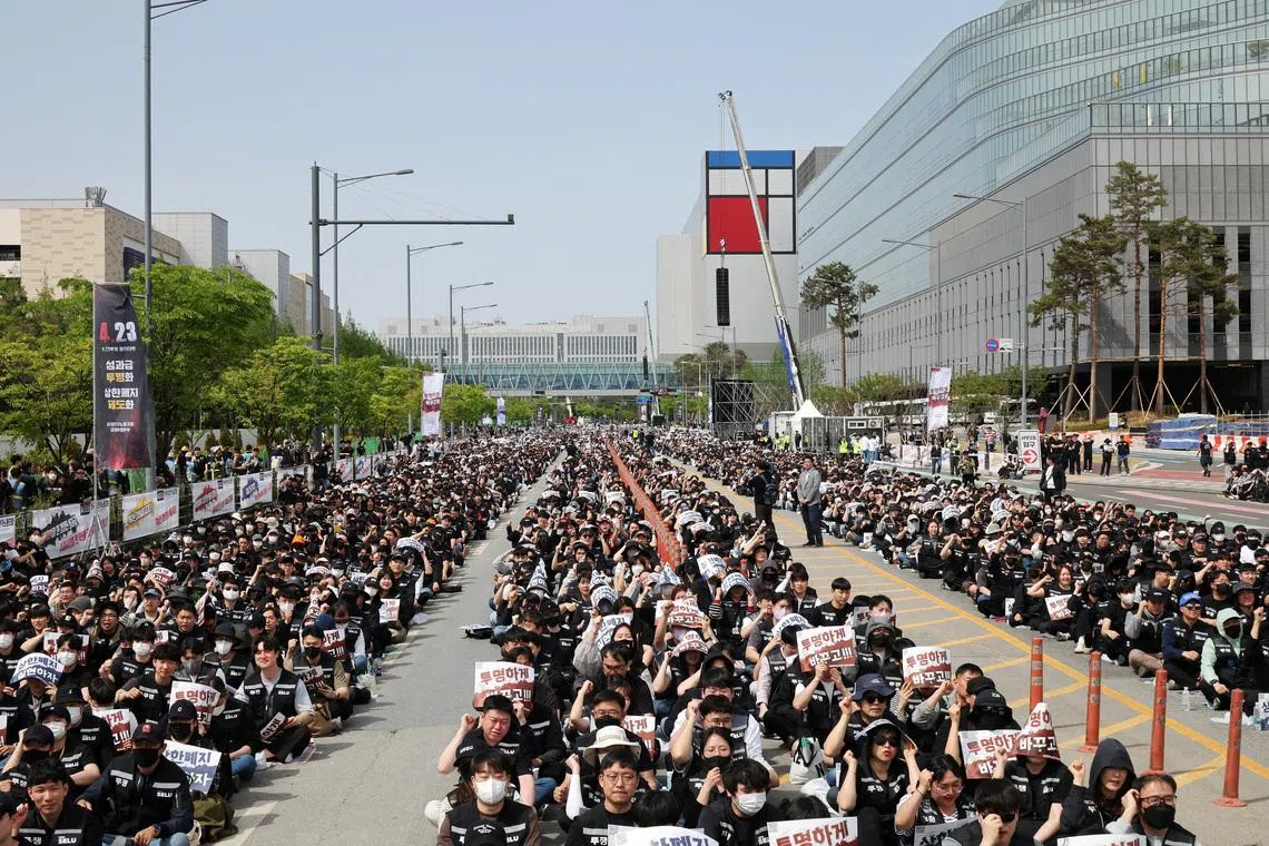 Samsung Electronics’ labour union members at a rally on April 23.