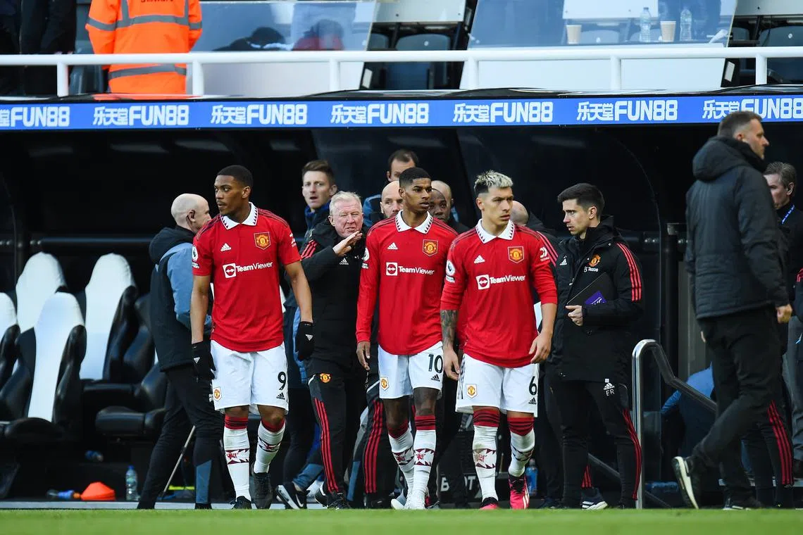 Manchester United players react after losing the match between Newcastle United and Manchester United.