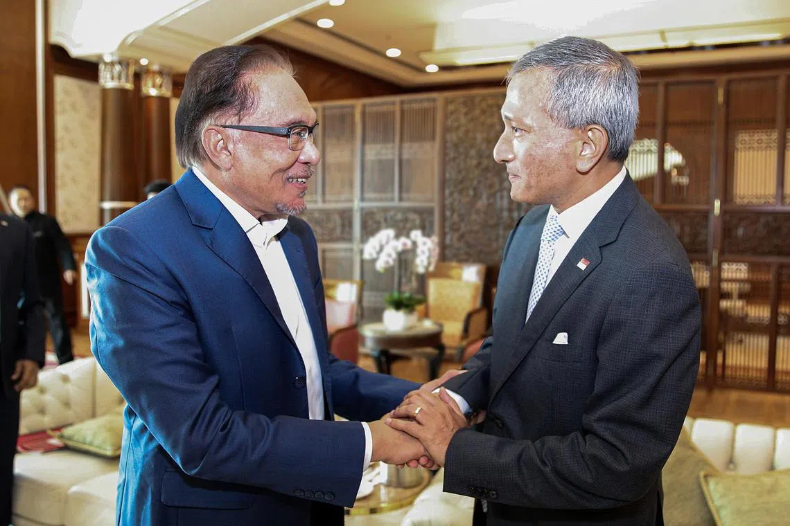 Singapore Foreign Minister Vivian Balakrishnan (right) calling on Malaysian PM Anwar Ibrahim on Jan 17, 2023.