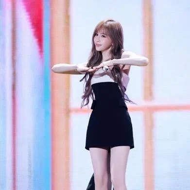 Cyndi Wang's leg was hit by a laser during her concert in Shenzhen on May 5.