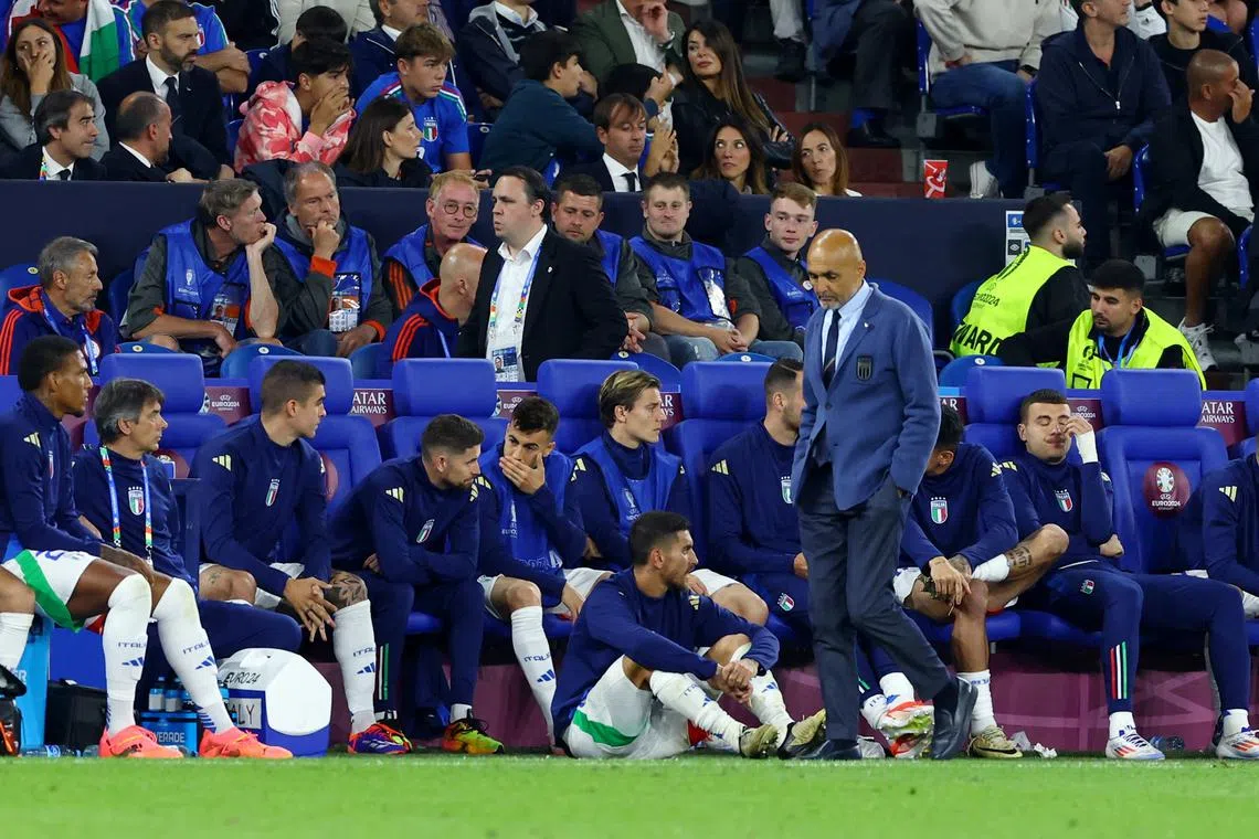 FILE PHOTO: Soccer Football - Euro 2024 - Group B - Spain v Italy - Arena AufSchalke, Gelsenkirchen, Germany - June 20, 2024 Italy coach Luciano Spalletti reacts REUTERS/Bernadett Szabo/File Photo