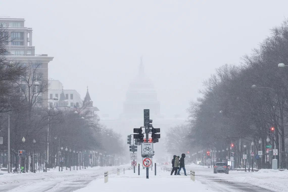 A massive winter storm reached the US Atlantic Coast on Jan 25, bringing heavy snow and ice, straining electric grids and grounding thousands of flights.