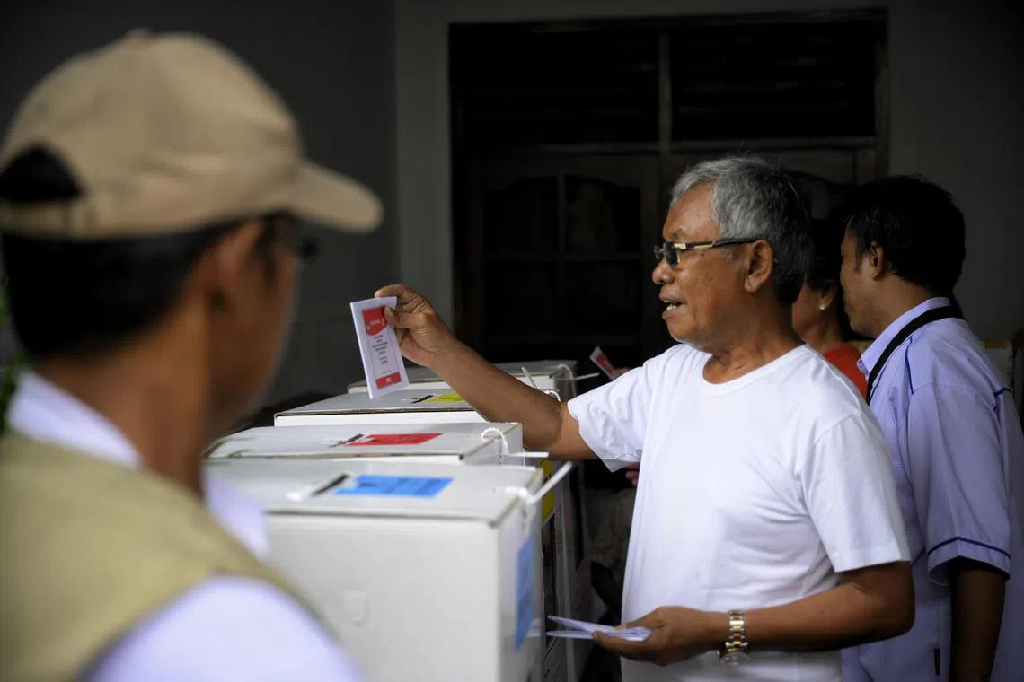Voters inserting their ballot papers into ballot boxes at a polling station in Kemayoran, Central Jakarta on Feb 14, 2024.




/2024 Indonesia Presidential Election.
