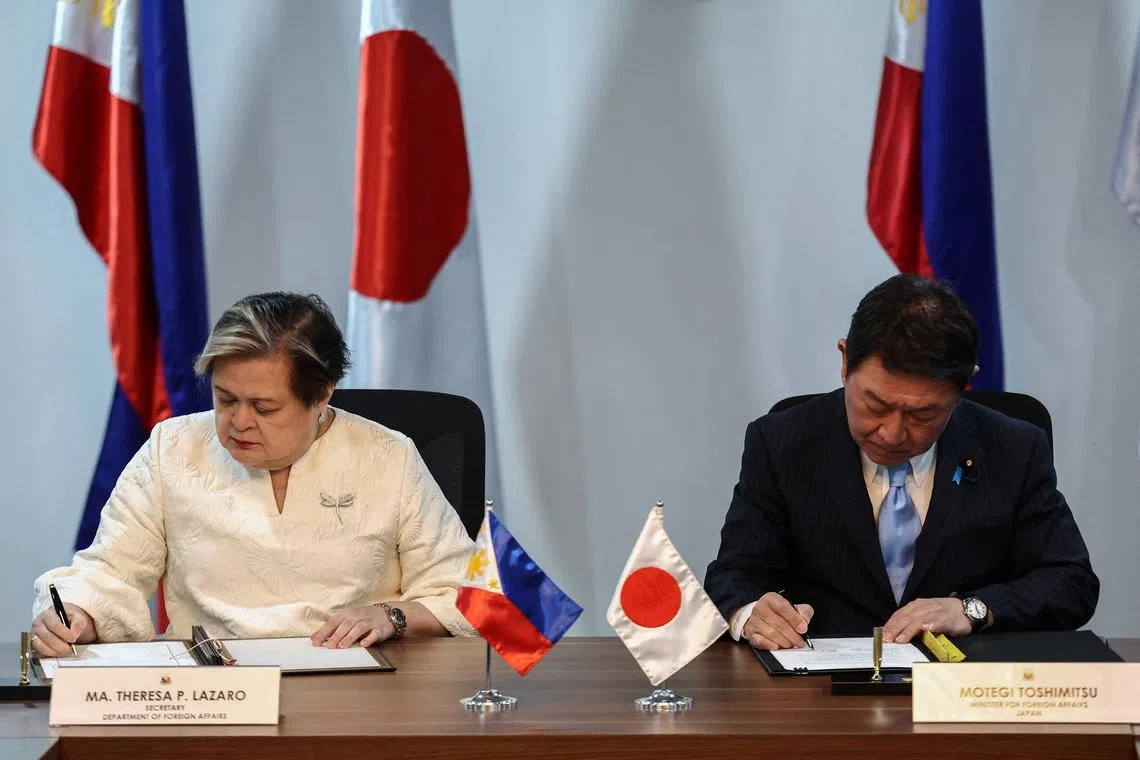 Philippine Foreign Minister Ma. Theresa P. Lazaro and Japanese Foreign Minister Toshimitsu Motegi sign bilateral agreements ahead of their joint press conference in Pasay City, Metro Manila, Philippines, January 15, 2026. REUTERS/Eloisa Lopez