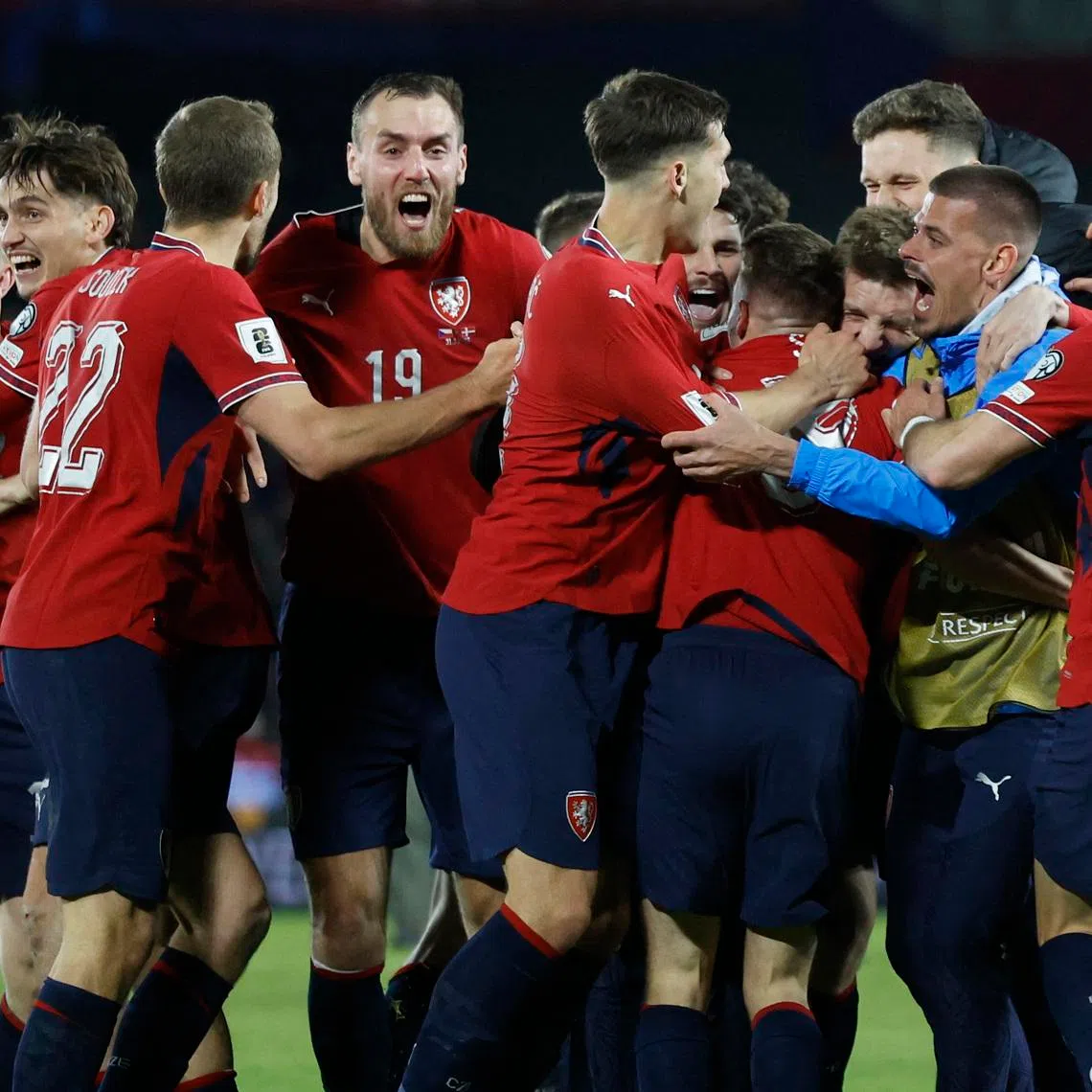 Soccer Football - FIFA World Cup - UEFA Qualifiers - Finals - Czech Republic v Denmark - epet ARENA, Prague, Czech Republic - March 31, 2026 Czech Republic players celebrate after qualifying for the FIFA World Cup REUTERS/David W Cerny