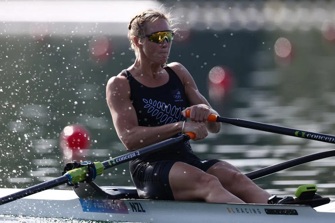 Paris 2024 Olympics - Rowing - Women's Single Sculls Quarterfinals - Vaires-sur-Marne Nautical Stadium - Flatwater, Vaires-sur-Marne, France - July 30, 2024. Emma Twigg of New Zealand in action. REUTERS/Yara Nardi