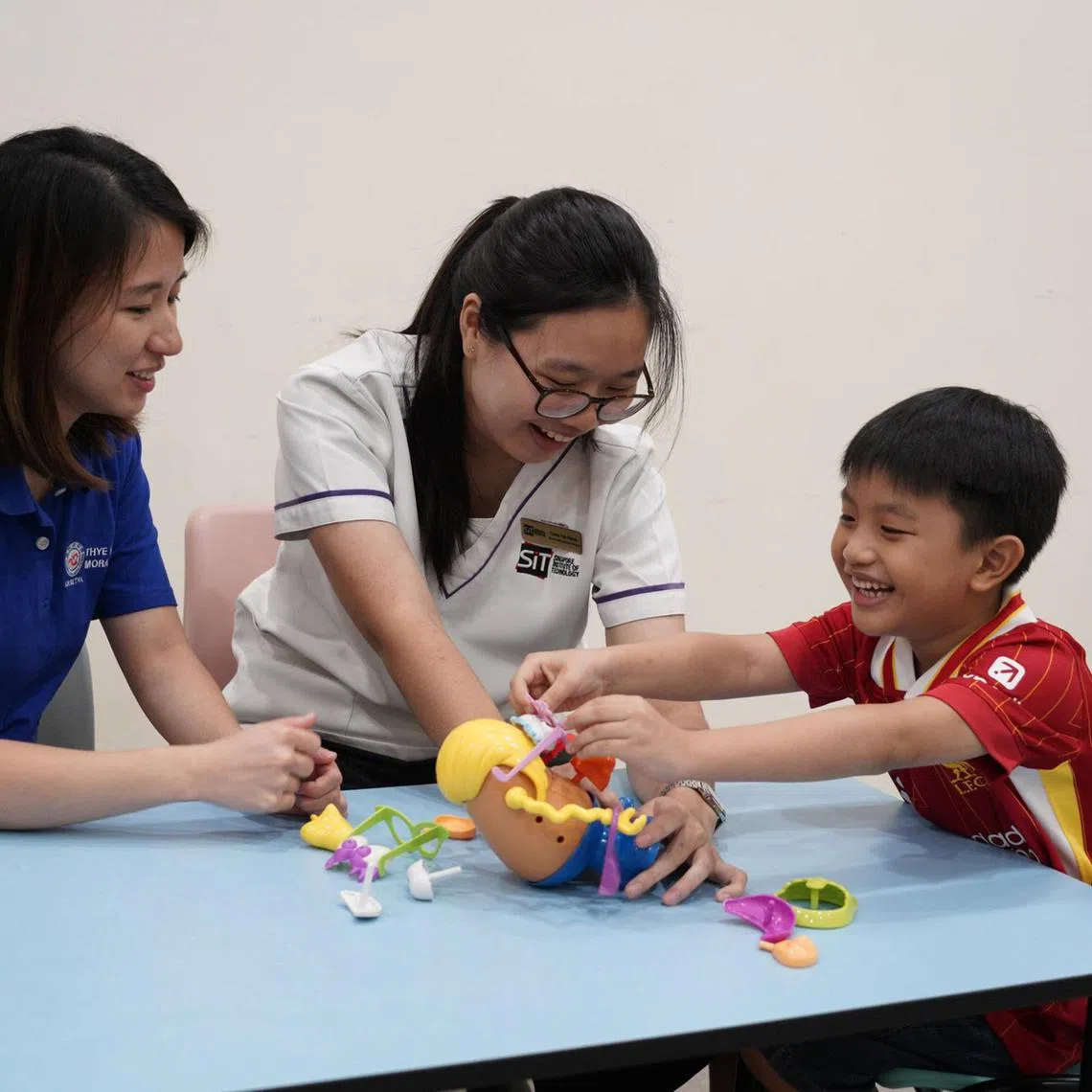 tnspeech25 - (From left) Clinical educator Daphlyn Goh, SIT student Carine Yap and client Abner Lee at the clinic. 

Source: Thye Hua Kwan Moral Charities