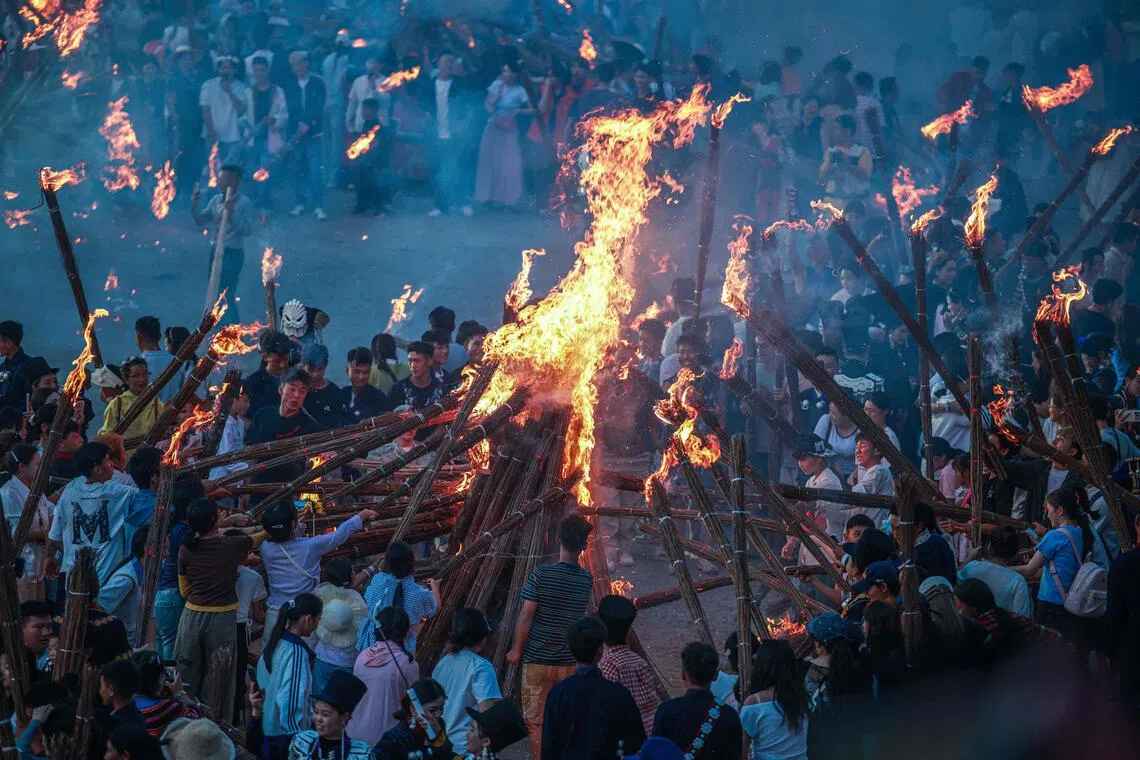 16 suffer burns during Torch Festival in Yunnan