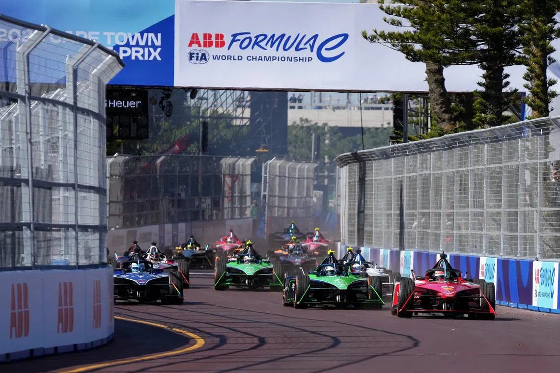 Motorsport - Formula E - Cape Town ePrix - Cape Town, South Africa - February 25, 2023 Nissan Formula E Team's Sacha Fenestraz and Envision Racing's Nick Cassidy in action during the race REUTERS/Nic Bothma/File Photo