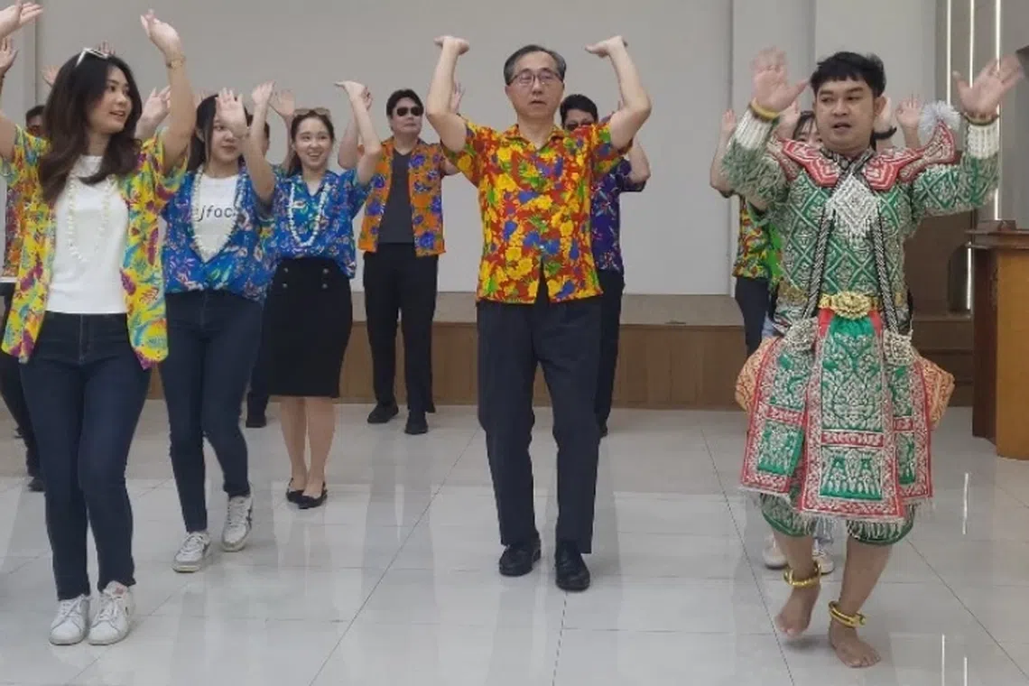 South Korean ambassador Moon Seoung-hyun doing the traditional “Ram Thai” dance with members of his staff .