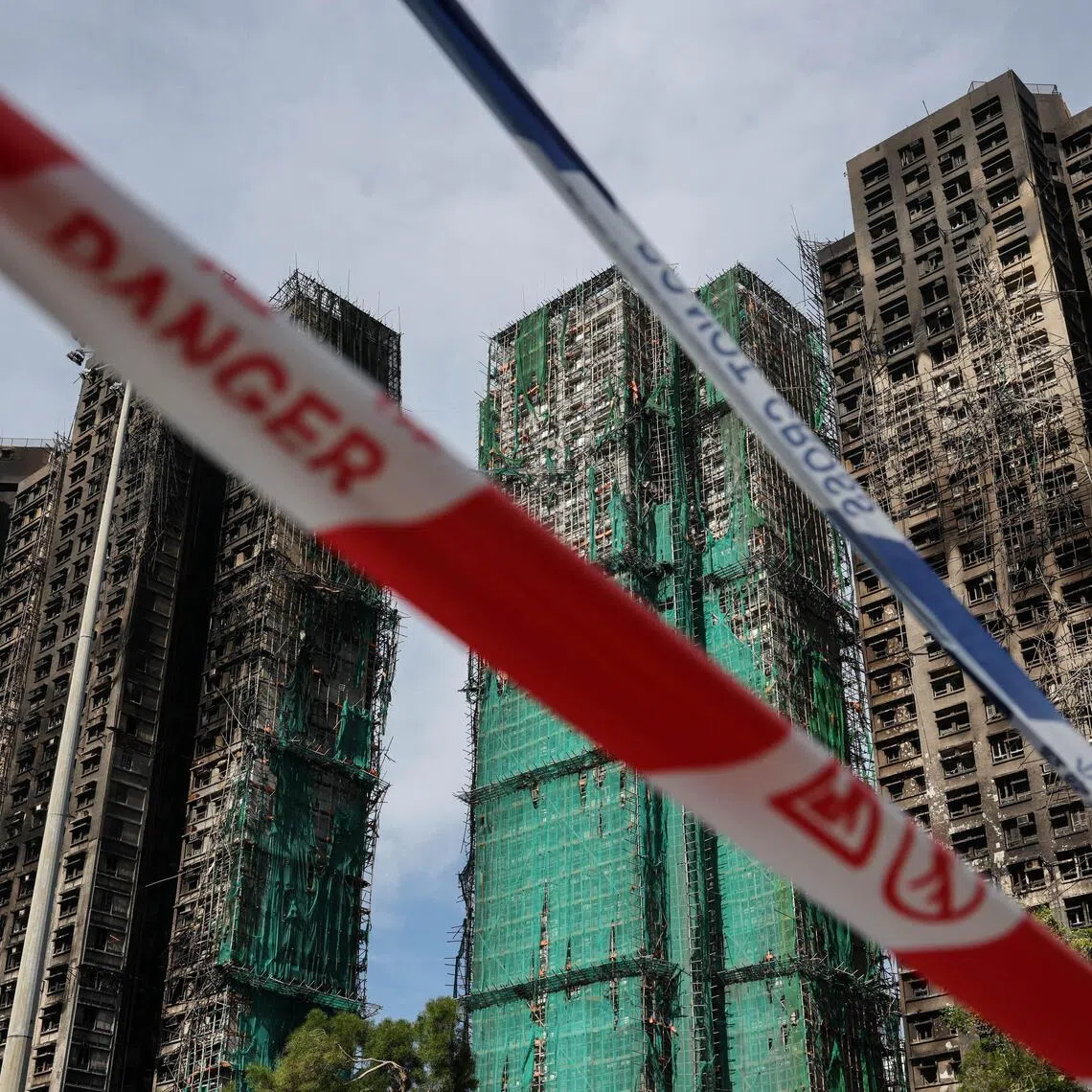 Residents of Wang Fuk Court raised concerns over the potential flammability of the protective green mesh contractors and the bamboo scaffolding used in renovation work.
