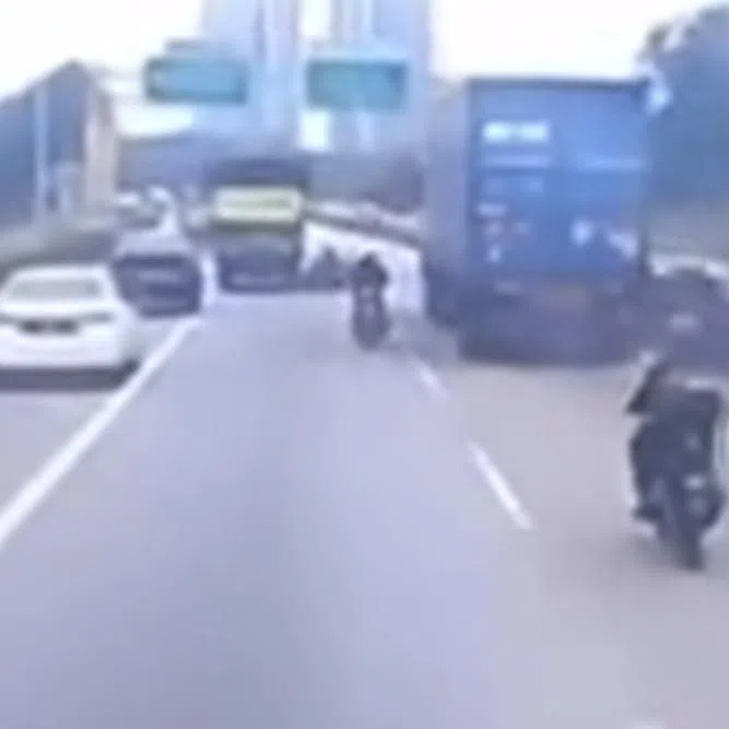 The pair were riding towards Johor Bahru city centre when the accident occurred near the 2.8km mark of Malaysia’s North-South Expressway.