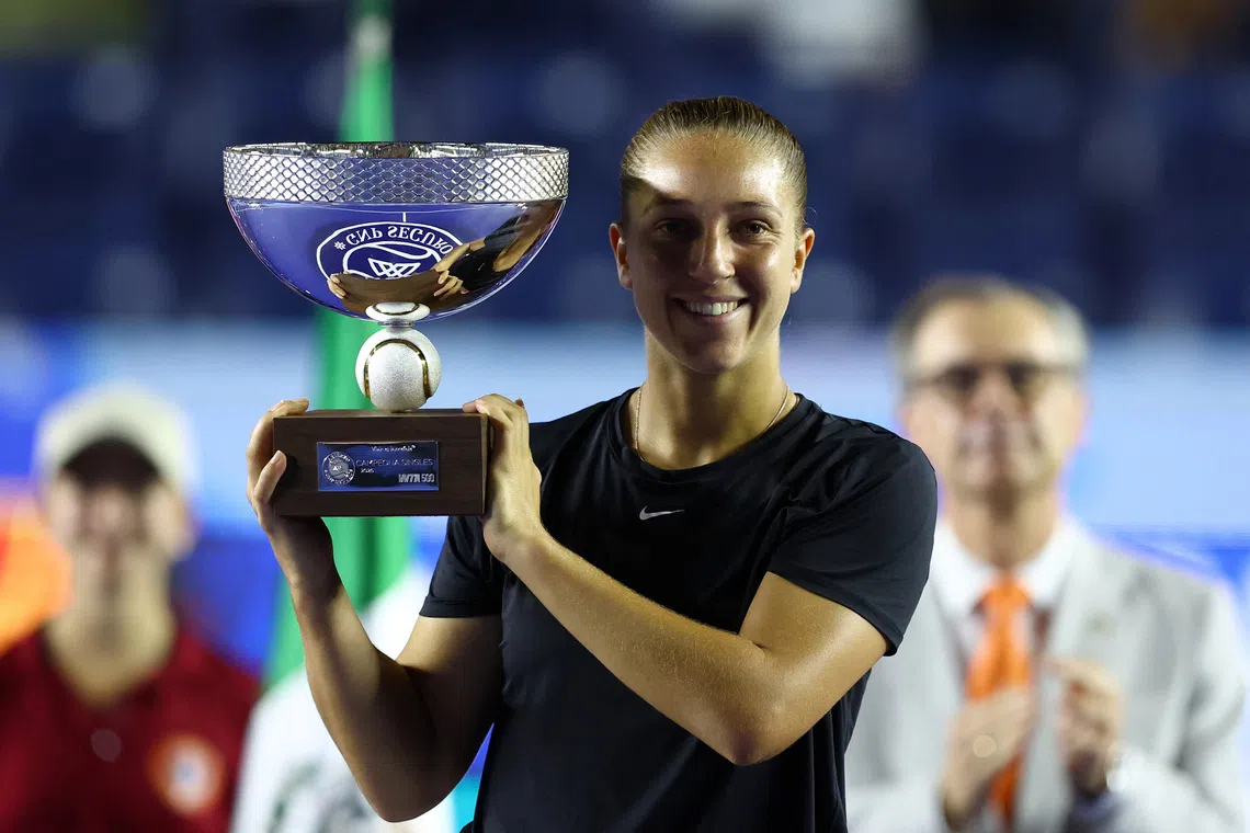 Tennis - WTA 500 - Monterrey Open - Club Sonoma, Monterrey, Mexico - August 29, 2026 France's Diane Parry poses with the trophy after winning her final match against Belgium's Elise Mertens REUTERS/Daniel Becerril