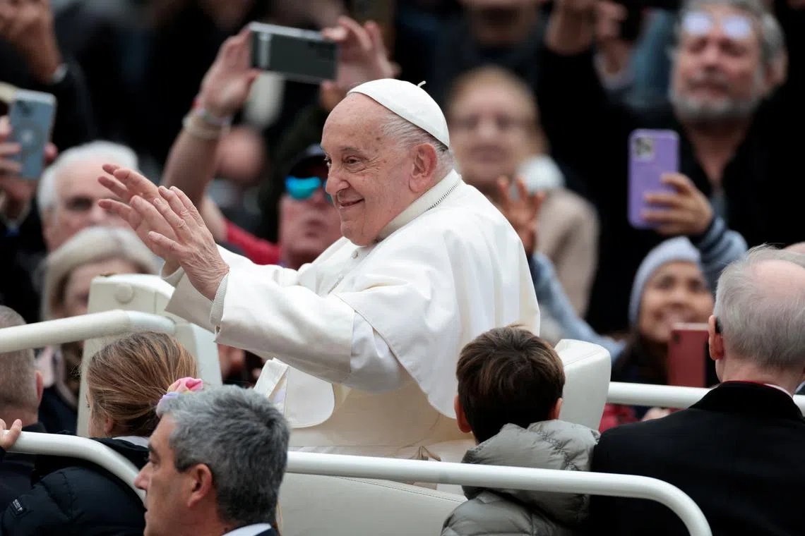 Pope Francis greets people on the day of the weekly general audience, in Saint Peter's square at the Vatican, November 20, 2024. REUTERS/Remo Casilli