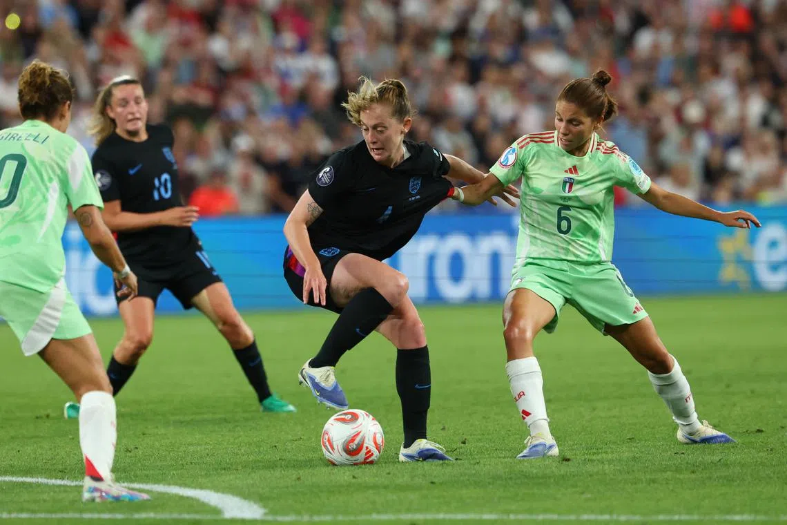 FILE PHOTO: Soccer Football - UEFA Women's Euro 2025 - Semi Final - England v Italy - Stade de Geneve, Lancy, Switzerland - July 22, 2025 England's Keira Walsh in action with Italy's Manuela Giugliano REUTERS/Denis Balibouse/File Photo