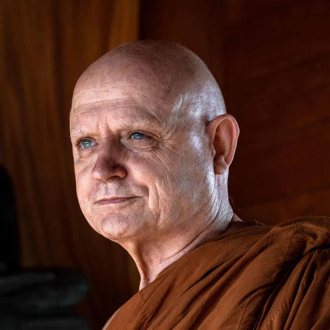 Ajahn (Teacher) Jayasaro became interested in Buddhism and set off for India, travelling around the region before settling in Thailand, where he became a monk.