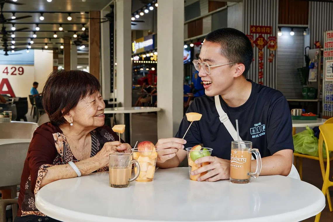 As a Health Peer volunteer with National University Health System, Mr Donavan Tan (right) was paired with Madam Chiang Kam Yoke to encourage her to adopt healthier eating habits. 