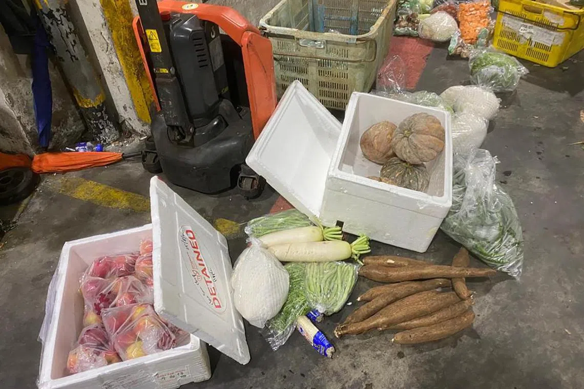 176 kg worth of undeclared fresh fruits and vegetables was found on a truck consigned to Chin Sam Chiap after it was stopped and referred for checks during a joint operation by SFA and the Immigrations and Checkpoints Authority at the Woodlands Checkpoint.