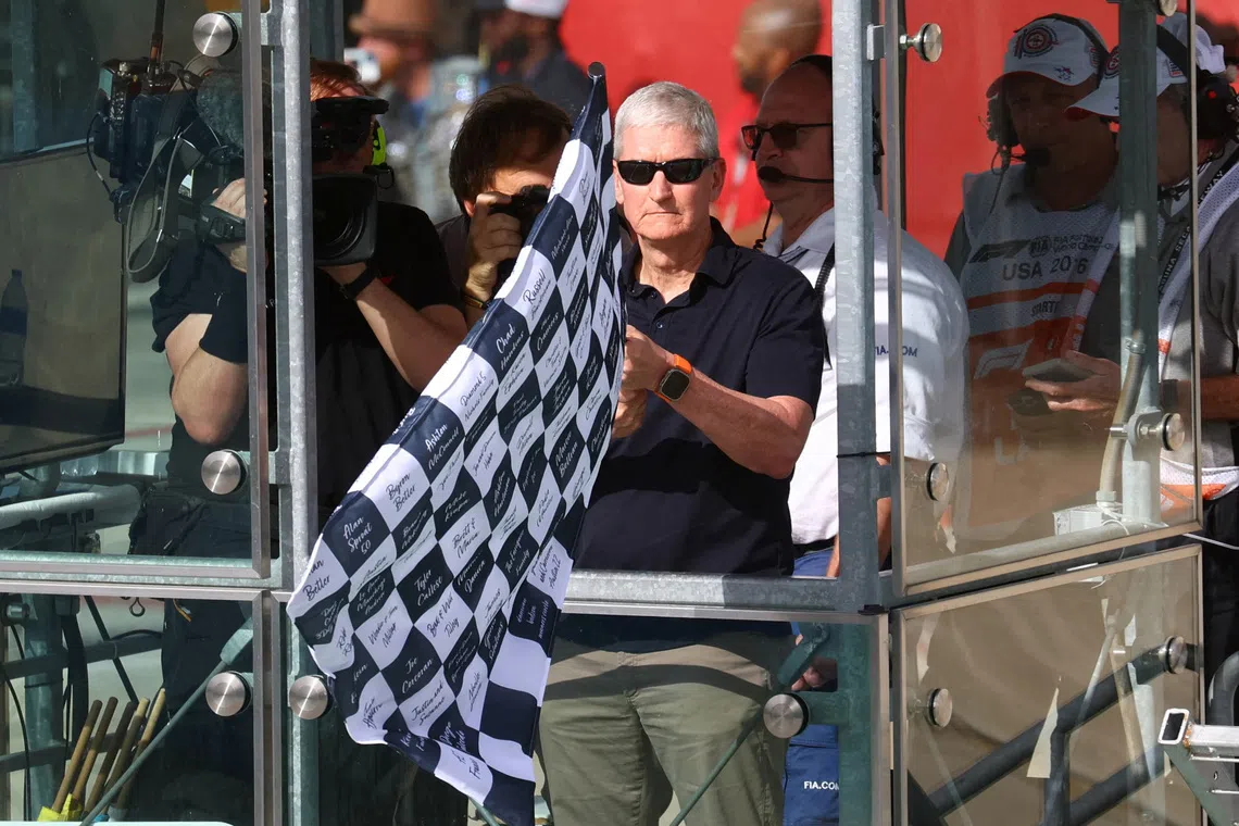 FILE PHOTO: Formula One F1 - United States Grand Prix - Circuit of the Americas, Austin, Texas, U.S. - October 23, 2022  Tim Cook waves the chequered flag to the race winner Red Bull's Max Verstappen REUTERS/Mike Segar/File Photo