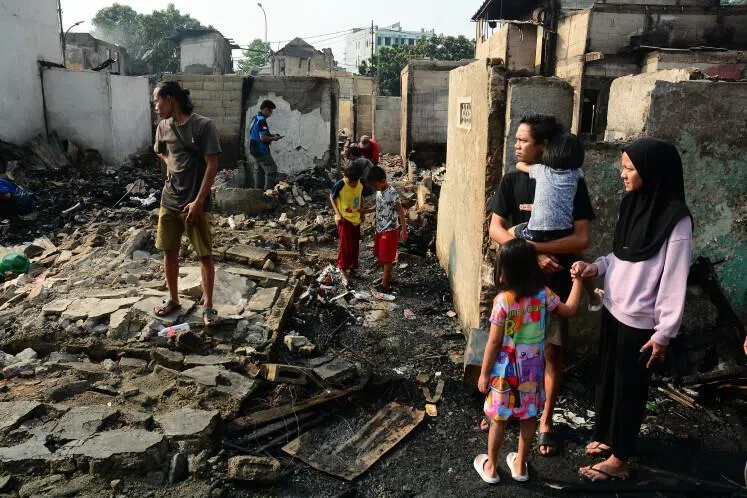 Central Jakarta fire destroys more than 300 homes