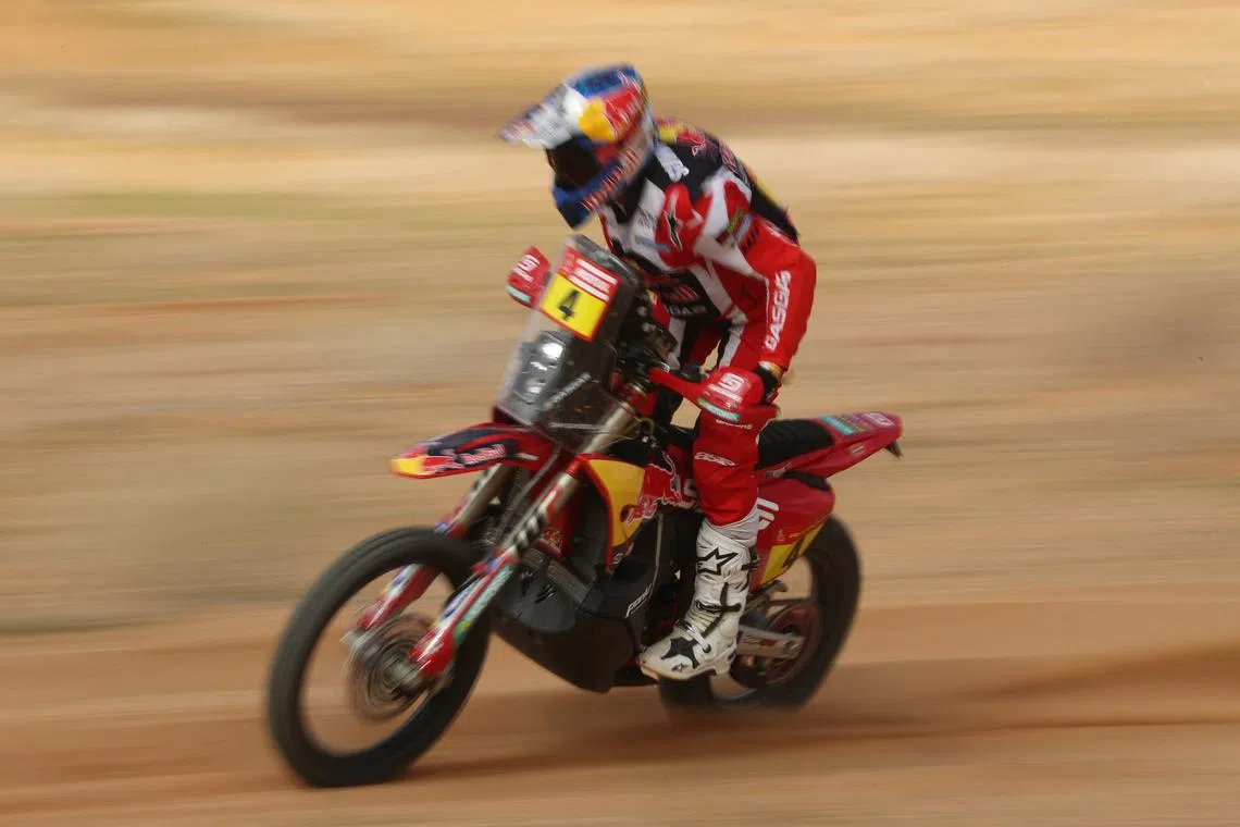 FILE PHOTO: Rallying - Dakar Rally - Prologue - Alula to Alula - Alula, Saudi Arabia - January 5, 2024 Red Bull GASGAS Factory's Sam Sunderland in action during the prologue stage REUTERS/Hamad I Mohammed/File Photo