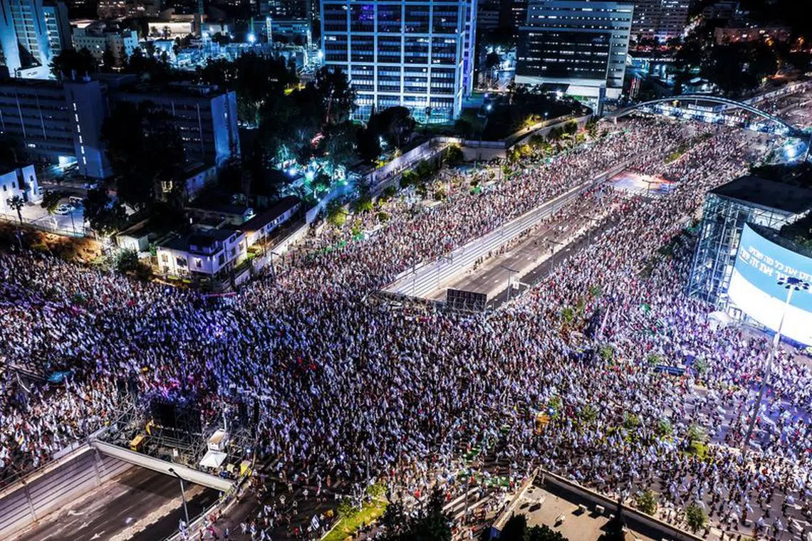 FILE PHOTO: Israelis take part in a demonstration against Israeli Prime Minister Benjamin Netanyahu and his nationalist coalition government's judicial overhaul, in Tel Aviv, Israel September 2, 2023. REUTERS/Oren Alon/File Photo