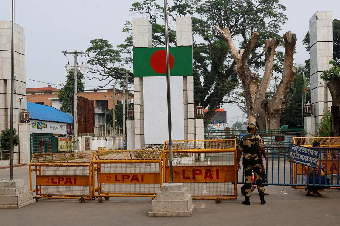 A Border Security Force (BSF) official stands in front of the gates of the India-Bangladesh international border in Petrapole, India, October 16, 2024. REUTERS/Sahiba Chawdhary