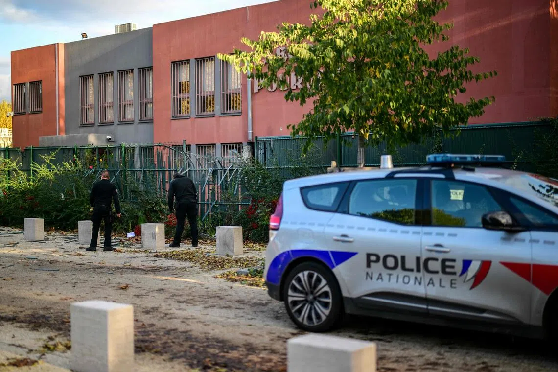Armed robbers used explosives to break into the gold refining laboratory in Lyon, stealing metals worth US$32 million (S$40 million).