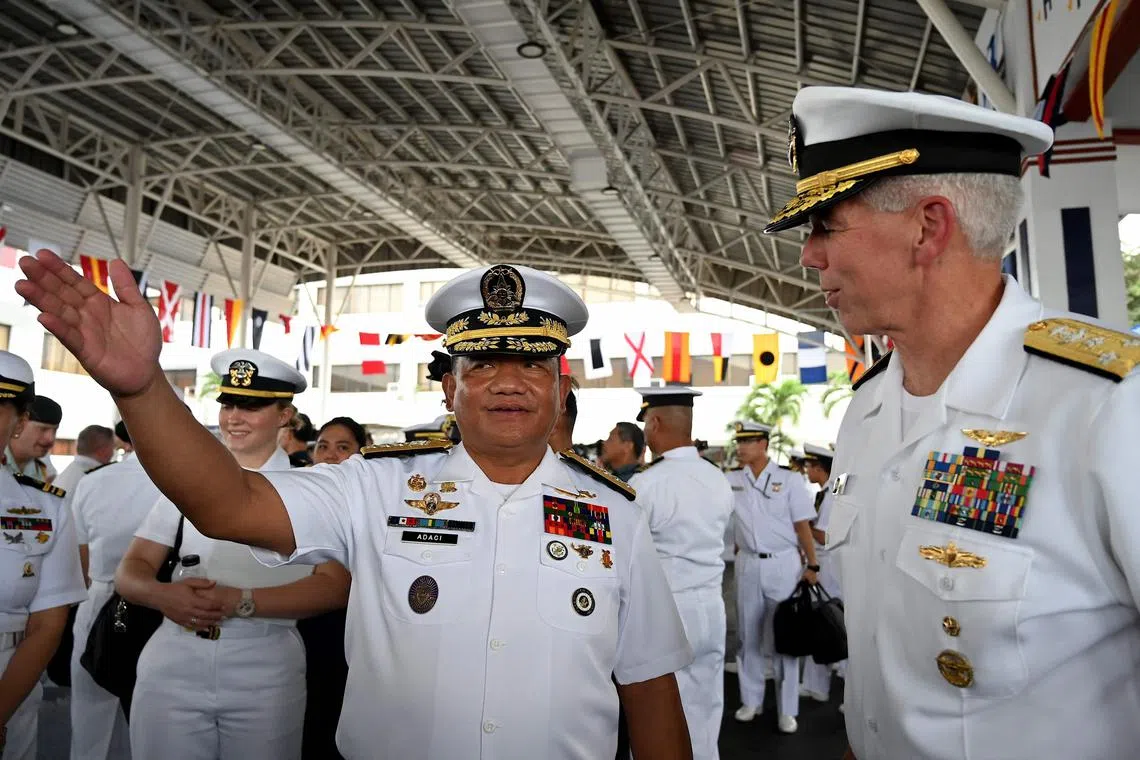 Vice-Admiral Karl Thomas, commander of the US 7th Fleet (right) and Philippine Navy chief Rear-Admiral Toribio Adaci at the opening ceremony of the "Sama Sama" (Together) naval drills.