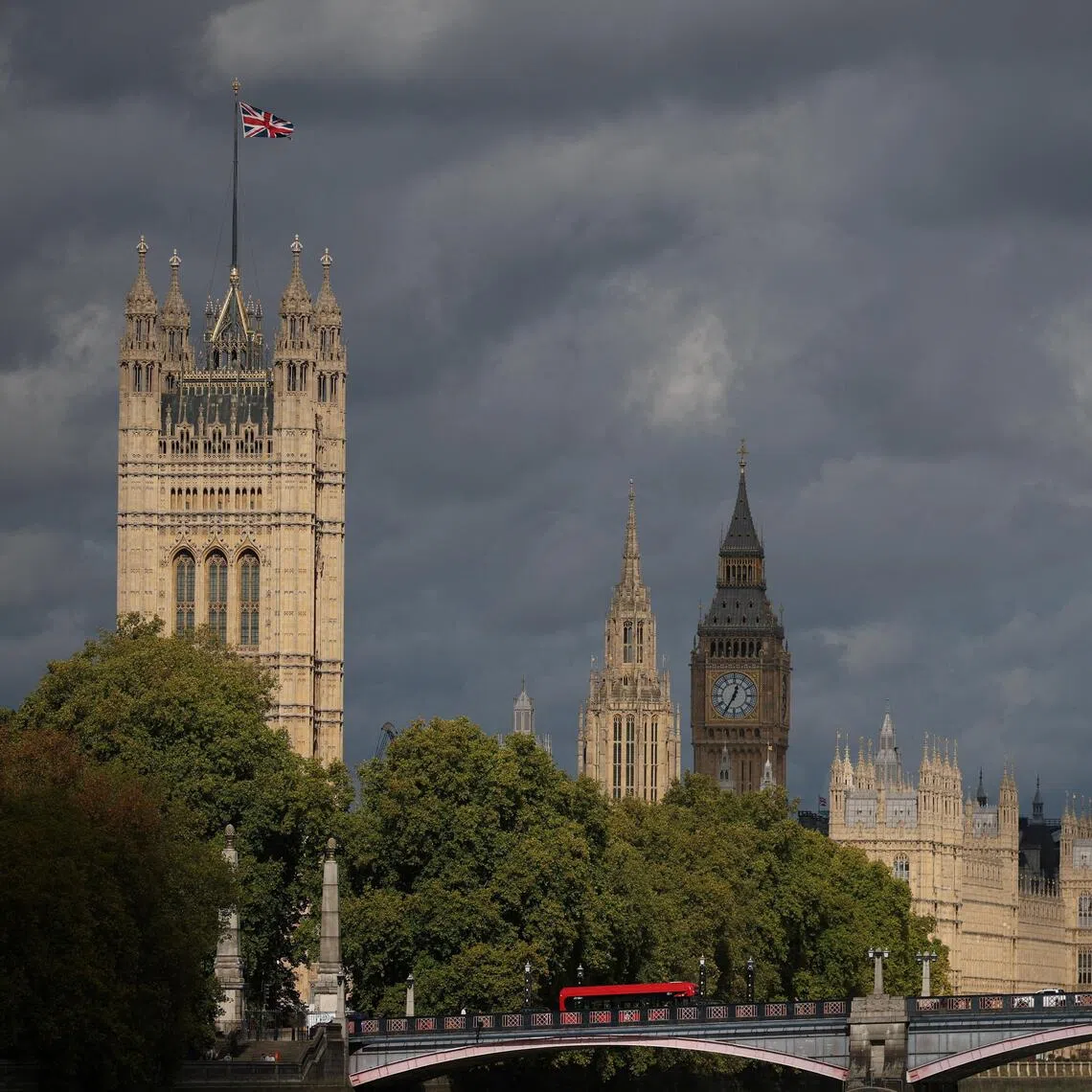 The British government advises households to be self-sufficient for three days in case of an emergency.