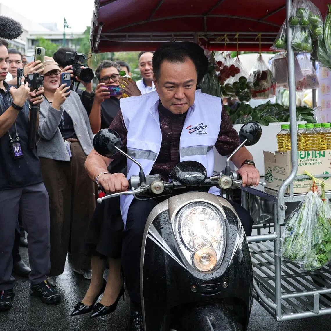 Thailand's Prime Minister Anutin Charnvirakul has promised to keep closed border crossings with Cambodia in his election campaign.