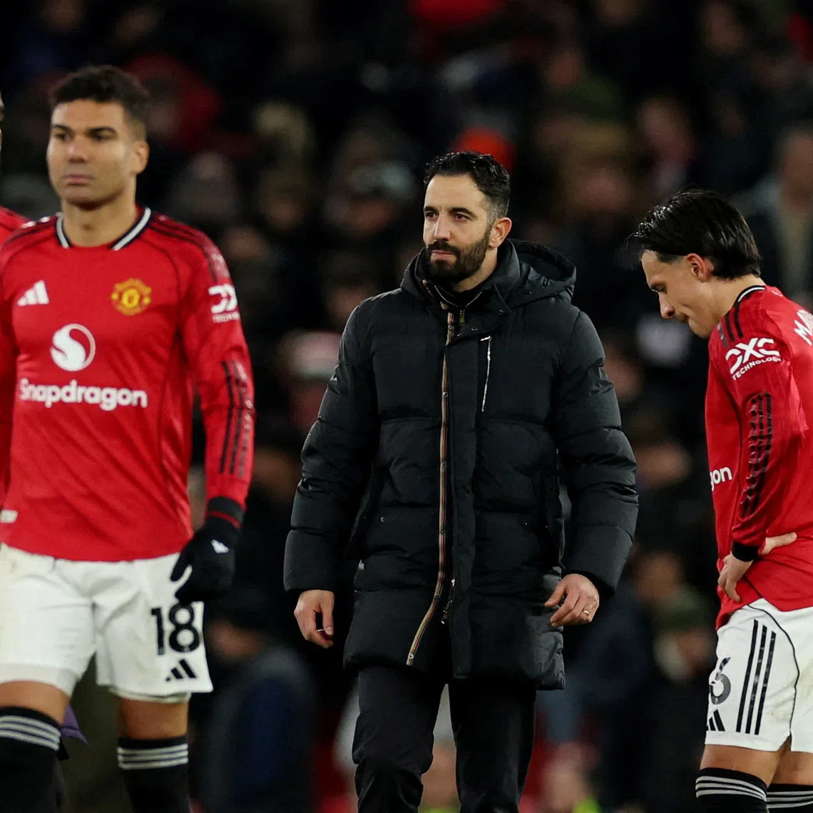 Soccer Football - Premier League - Manchester United v AFC Bournemouth - Old Trafford, Manchester, Britain - December 15, 2025 Manchester United manager Ruben Amorim, Manchester United's Ayden Heaven, Manchester United's Casemiro, Manchester United's Lisandro Martinez and Manchester United's Diogo Dalot react after the match REUTERS/Phil Noble