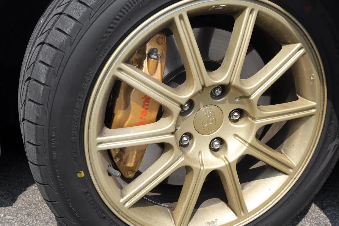 Subaru（速霸陆）WRX STI Spec C跑车的Brembo高档制动器。