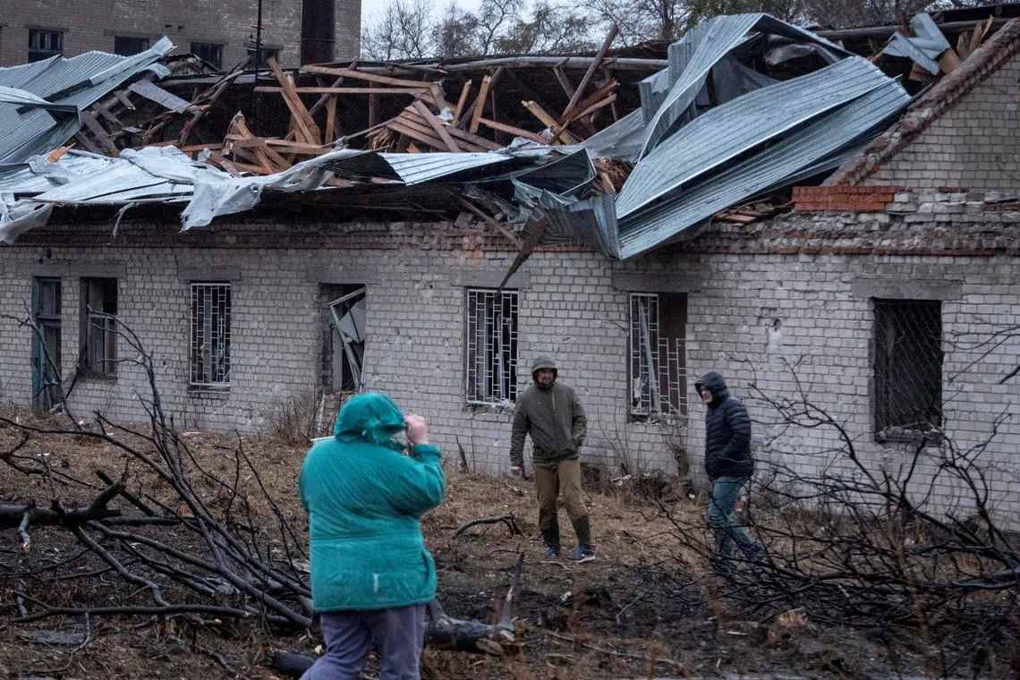 FILE PHOTO: Residents walk at a site of a Russian missile strike, amid Russia's attack on Ukraine, in Dnipro, Ukraine November 21, 2024. REUTERS/Mykola Synelnykov/File Photo