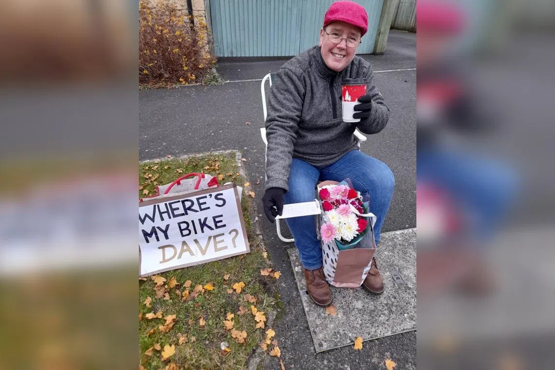 Ms Fiona Bateman protested in front of David Seager's house with a “Where’s My Bike Dave?” sign.