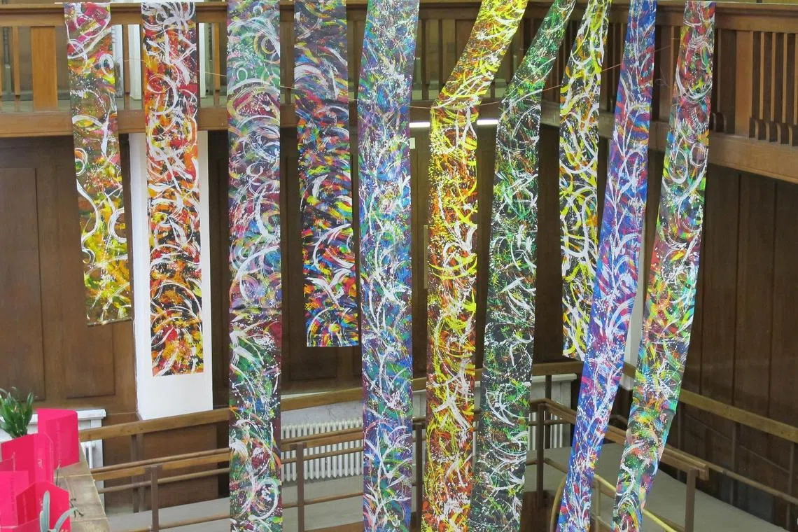 The batik art pieces by Naval Base Secondary School students were displayed at the National Library in Prague for two weeks.