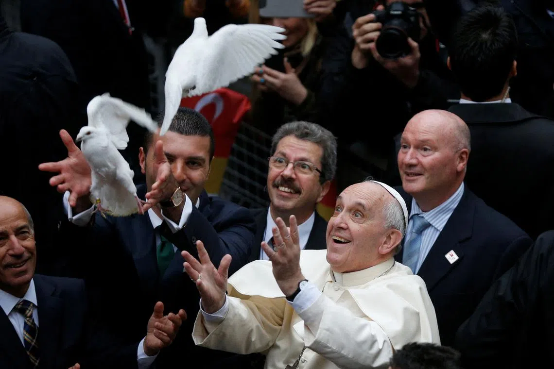 FILE PHOTO: Pope Francis releases a white dove prior to delivering a Holy Mass at the Catholic Cathedral of the Holy Spirit in Istanbul November 29, 2014. REUTERS/Stoyan Nenov/File Photo