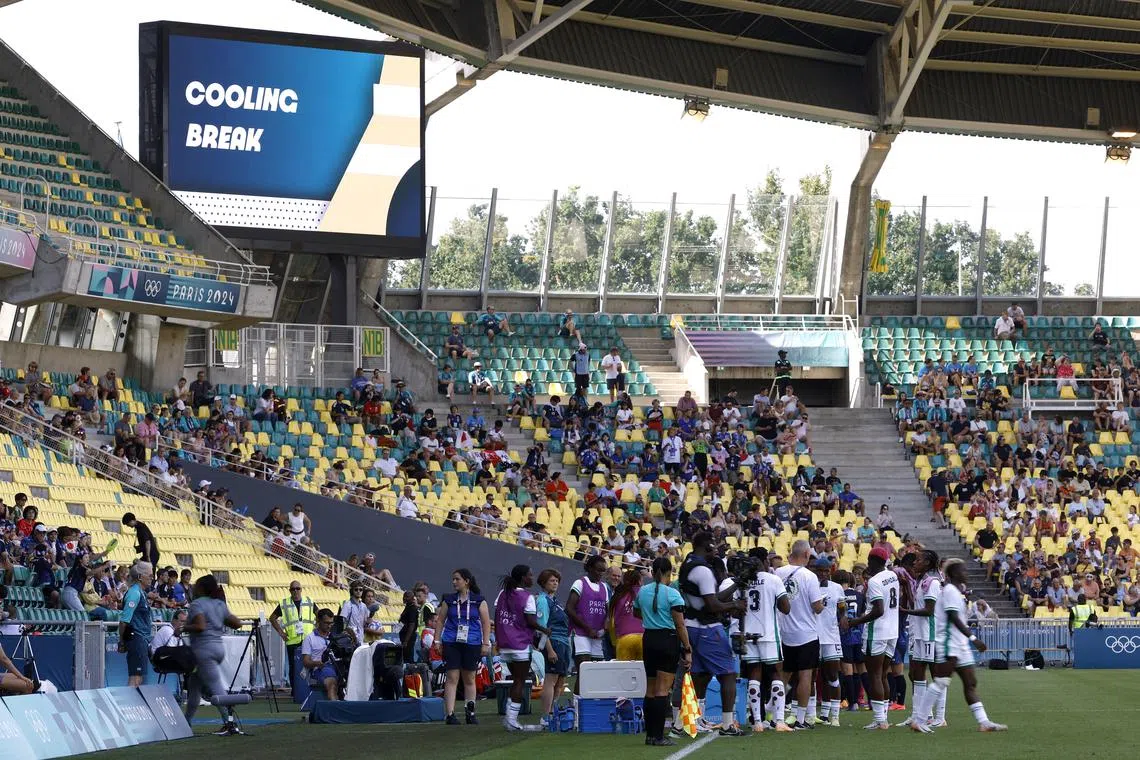 Paris 2024 Olympics - Football - Women's Group C - Japan vs Nigeria - La Beaujoire Stadium, Nantes, France - July 31, 2024.
General view of Nigeria players during a cooling break. REUTERS/Stephane Mahe