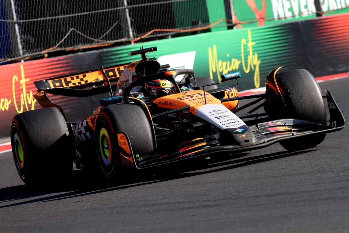 Formula One F1 - Mexico City Grand Prix - Autodromo Hermanos Rodriguez, Mexico City, Mexico - October 26, 2025 McLaren's Oscar Piastri in action during the race REUTERS/Henry Romero