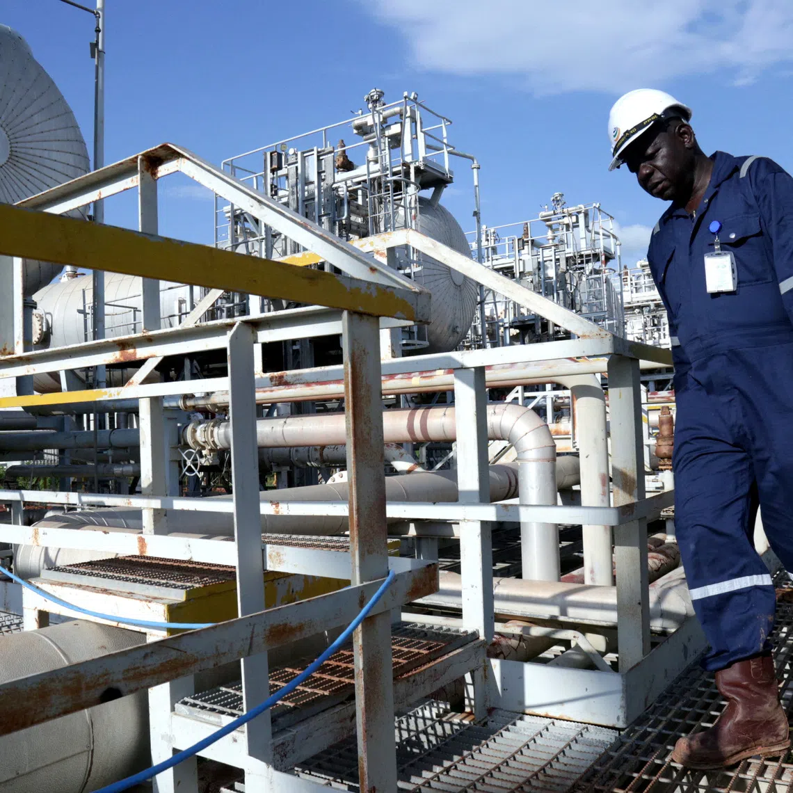 FILE PHOTO: A worker walks by an oil well at the Toma South oil field to Heglig, in Ruweng State, South Sudan August 25, 2018. Picture taken August 25, 2018. REUTERS/Jok Solomun/File Photo
