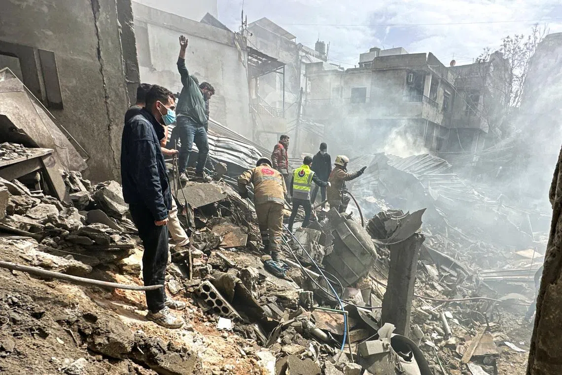 وطن نيوز – قُتل ما لا يقل عن 11 شخصًا في غارات جوية إسرائيلية على لبنان يوم عيد الفصح