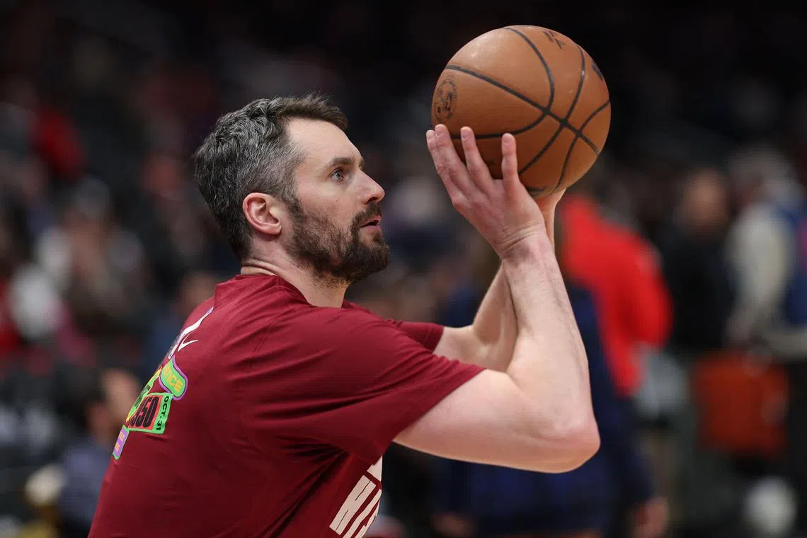 Kevin Love of the Cleveland Cavaliers warms up before playing against the Washington Wizards at Capital One Arena on February 06, 2023 in Washington, DC. NOTE TO USER: User expressly acknowledges and agrees that, by downloading and or using this photograph, User is consenting to the terms and conditions of the Getty Images License Agreement.   Patrick Smith/Getty Images/AFP (Photo by Patrick Smith / GETTY IMAGES NORTH AMERICA / Getty Images via AFP)