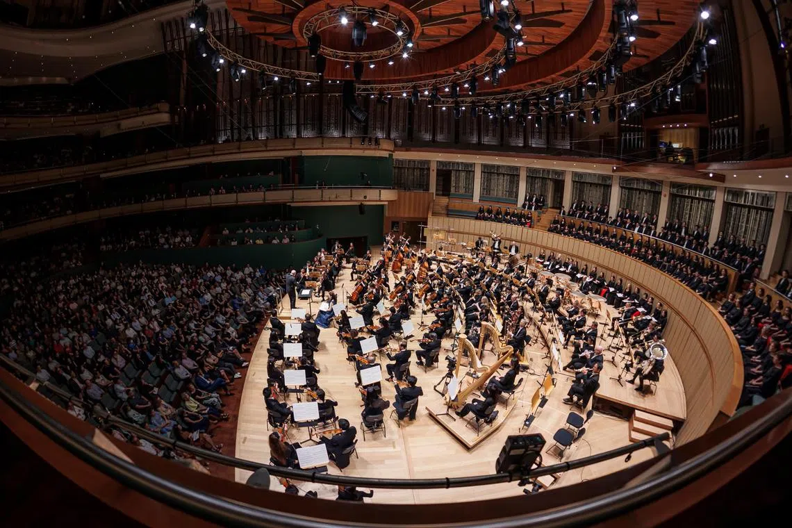 glsso25 - The Singapore Symphony Orchestra played Mahler's Resurrection Symphony on May 23 and 24 at the Esplanade Concert Hall. 

Credit and copyright: Chris P. Lim