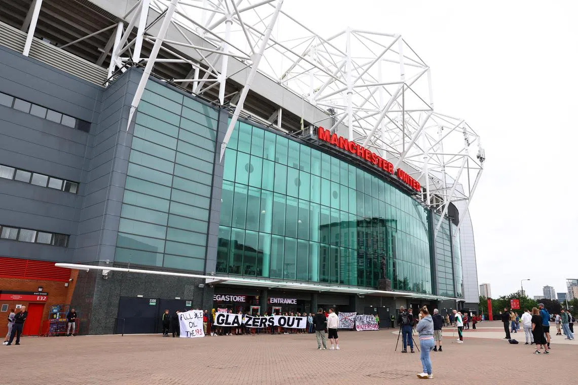 Soccer Football - Premier League - Manchester United Fans Protest - Old Trafford, Manchester, Britain - June 27, 2023 General view outside the stadium as Manchester United fans display a banner in protest against the Glazer family’s ownership of the club REUTERS/Molly Darlington