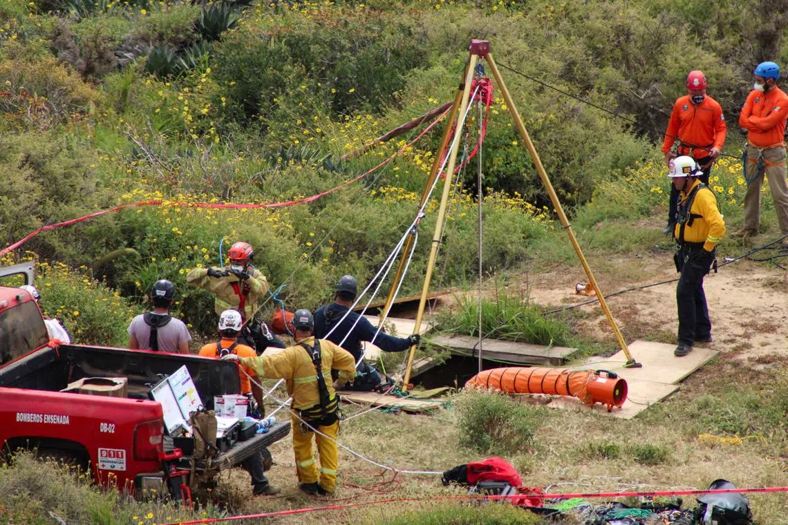 FILE PHOTO: Members of a rescue team work at a site where three bodies were found in the state of Baja California where one American and two Australian tourists were reported missing, in La Bocana, Mexico May 3, 2024. REUTERS/Francisco Javier Cruz/File Photo