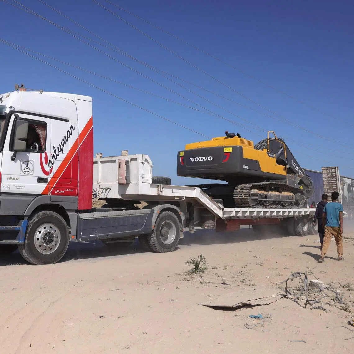 Heavy equipment being transported into the Gaza Strip on Oct 27 to help recover the remaining bodies of dead Israeli captives.