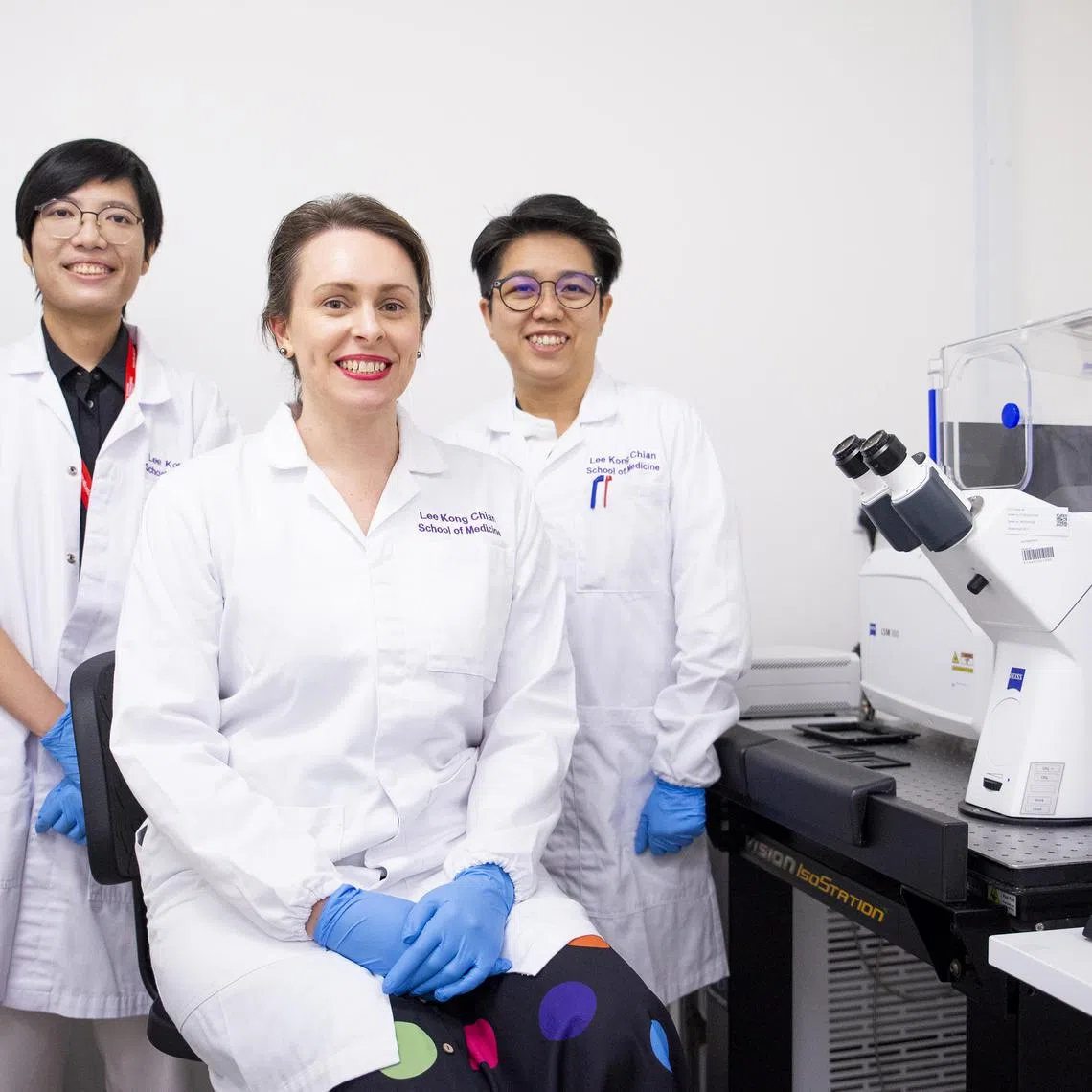 From left: Final year PhD student Ms Lai Kei Onn, Nanyang Asst Prof Anna Barron, and research fellow Dr Wong Jia Hui from Nanyang Technological University, Singapore’s Lee Kong Chian School of Medicine. They are part of the NTU team that discovered how brain immune cells can produce energy, which could be targeted as a potential treatment for Alzheimer’s disease.



Credit: NTU Singapore