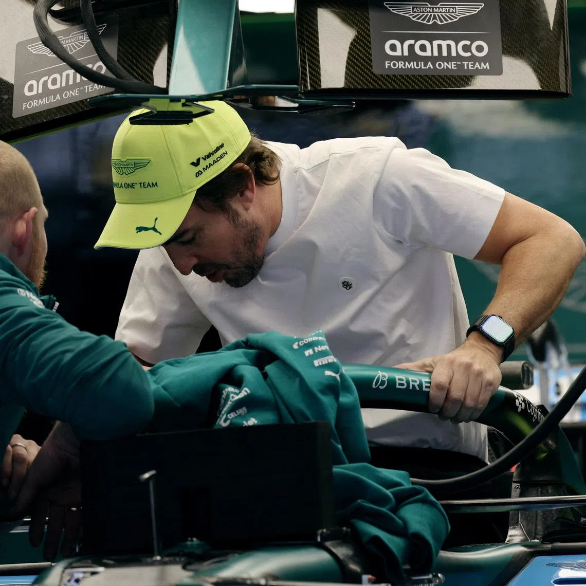 Formula One F1 - Chinese Grand Prix - Shanghai International Circuit, Shanghai, China - March 12, 2026 Aston Martin's Fernando Alonso with an engineer in the garage ahead of the Chinese Grand Prix. REUTERS/Go Nakamura
