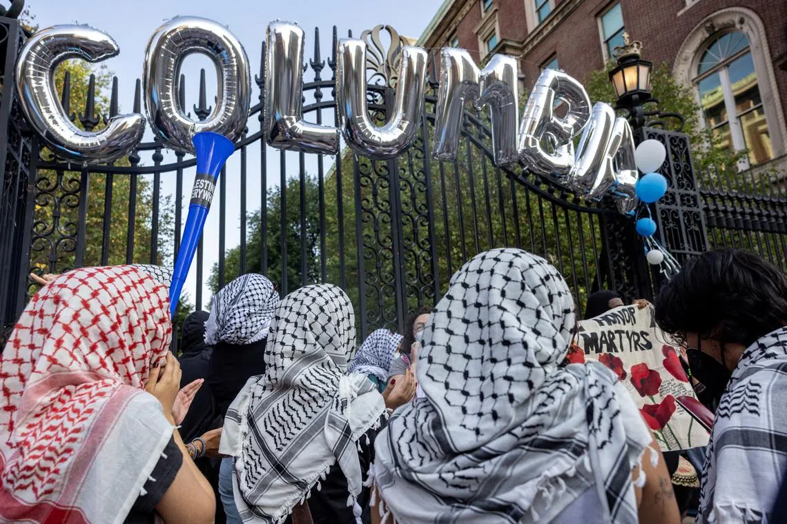 FILE PHOTO: Protesters gather as students and families arrive for convocation, in front of a main gated entrance of Columbia University, amid the ongoing conflict between Israel and Hamas, in New York City, U.S., August 25, 2024. REUTERS/Caitlin Ochs/File Photo