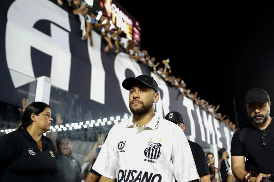 Soccer Football - Brasileiro Championship - Santos v Sao Paulo - Estadio Urbano Caldeira, Santos, Brazil - February 4, 2026 Santos' Neymar inside the stadium during the match REUTERS/Thiago Bernardes